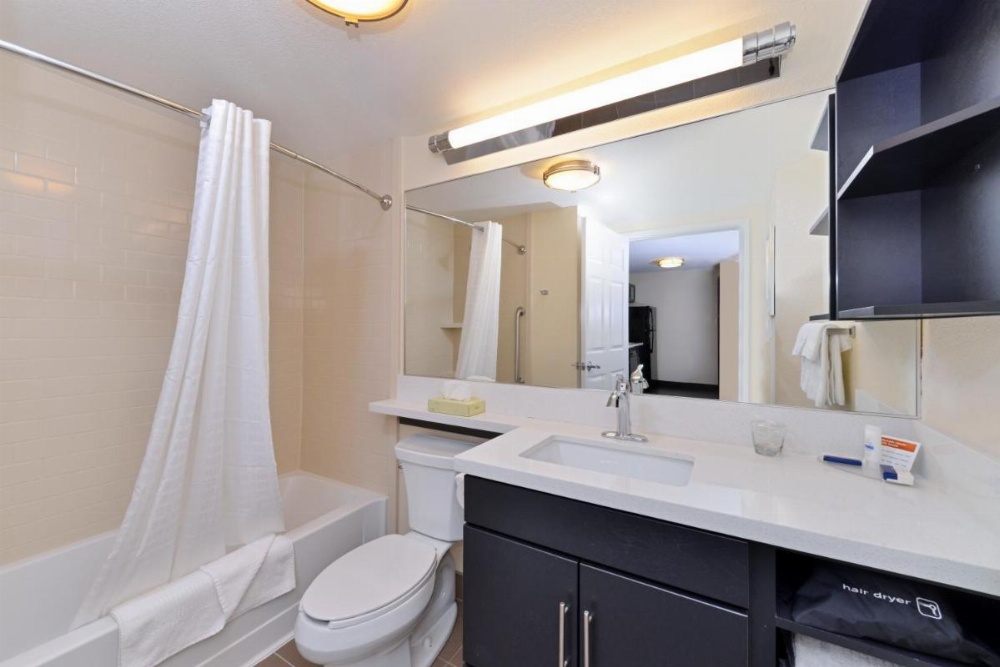Room image 4